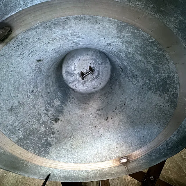Glocke noch ohne Klöppel