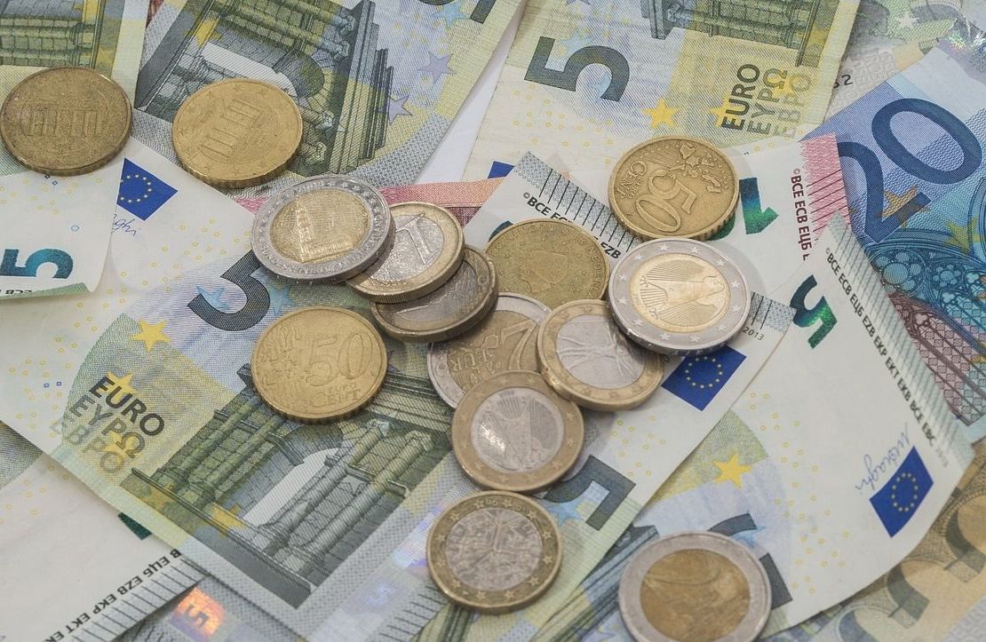Euro-Banknoten und -Münzen